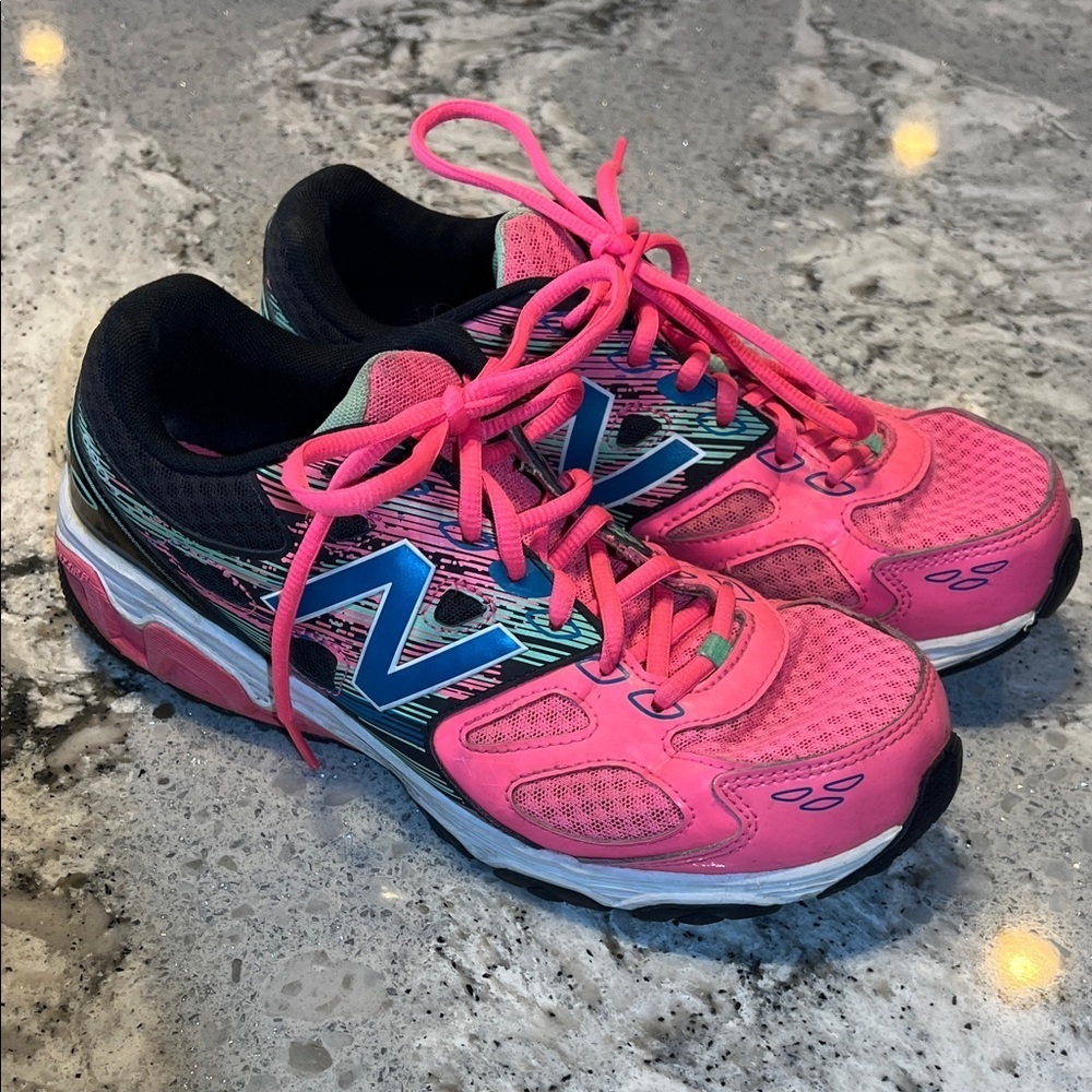 New Balance 680v3 Pink Sneakers Size 7